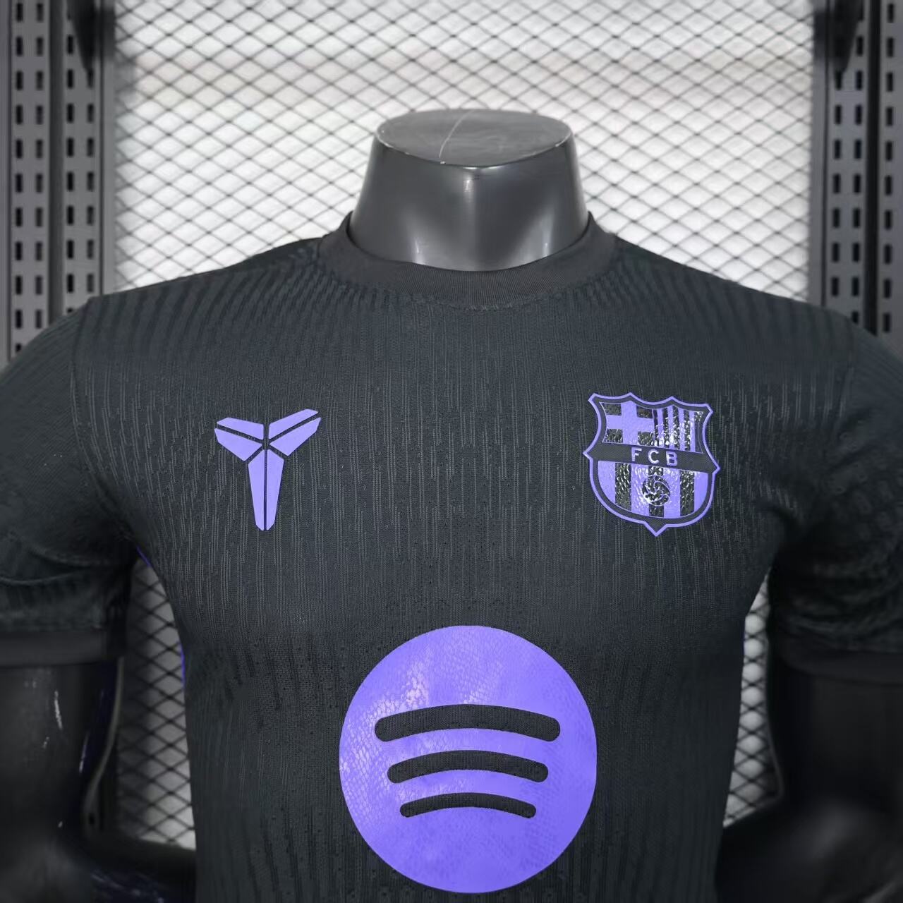 MAILLOT BARCELONE ÉDITION SPÉCIALE NOIR & VIOLET
