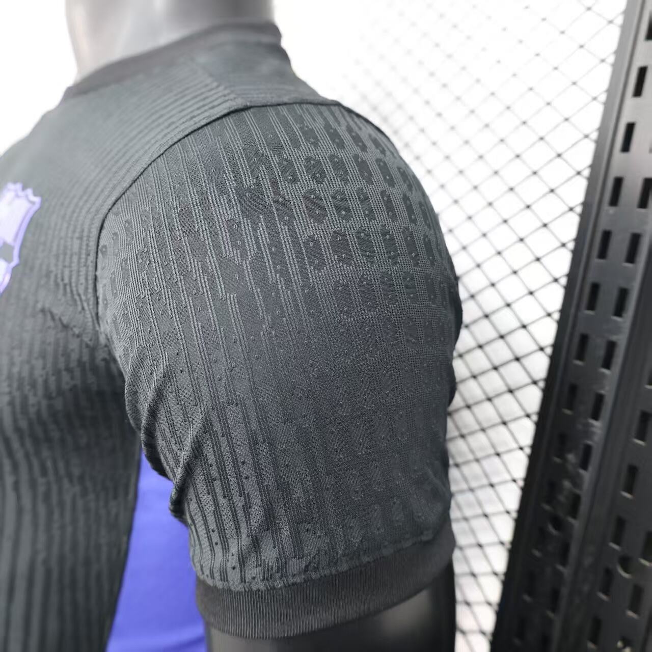 MAILLOT BARCELONE ÉDITION SPÉCIALE NOIR & VIOLET