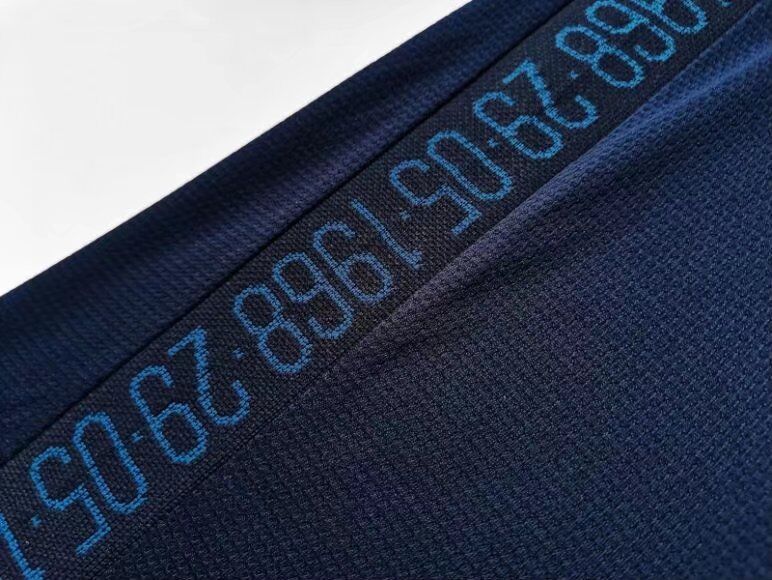 MAILLOT MANCHESTER CITY 1968 VERSION MANCHES LONGUES