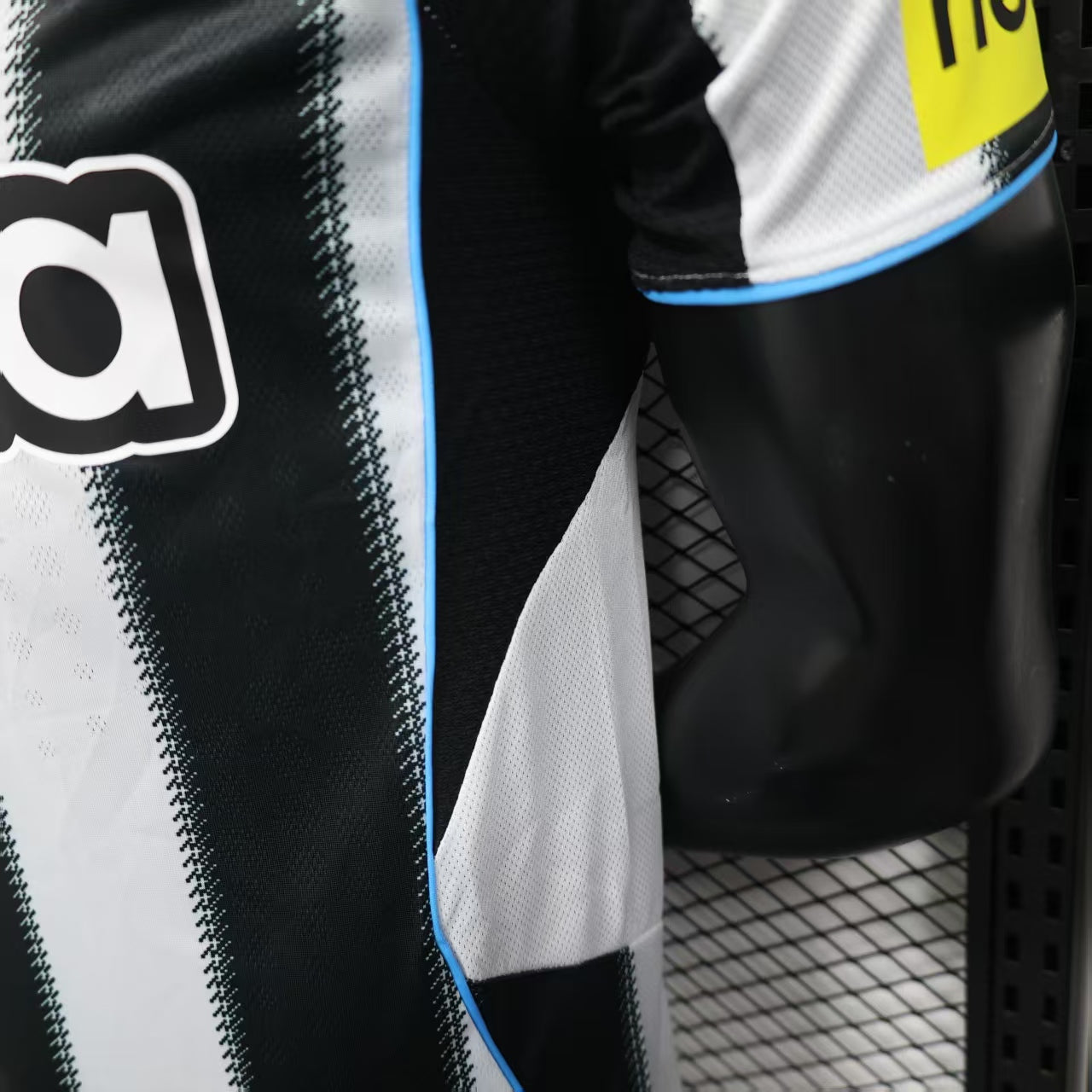 MAILLOT NEWCASTLE DOMICILE 2025/2026